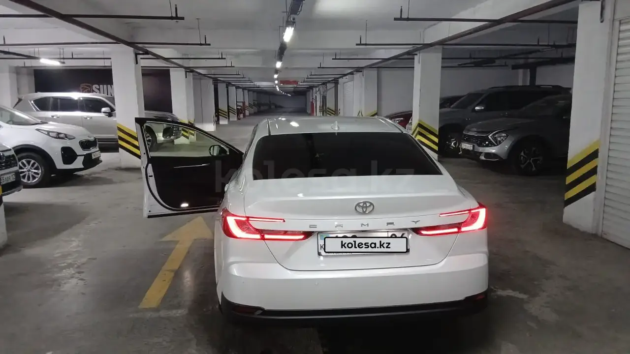 Toyota Camry 2025 — фото 1 из 2