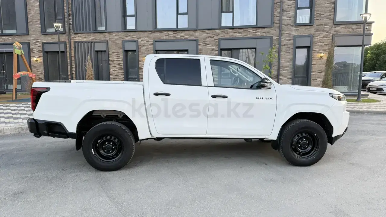 Toyota Hilux 2026 — фото 1 из 5