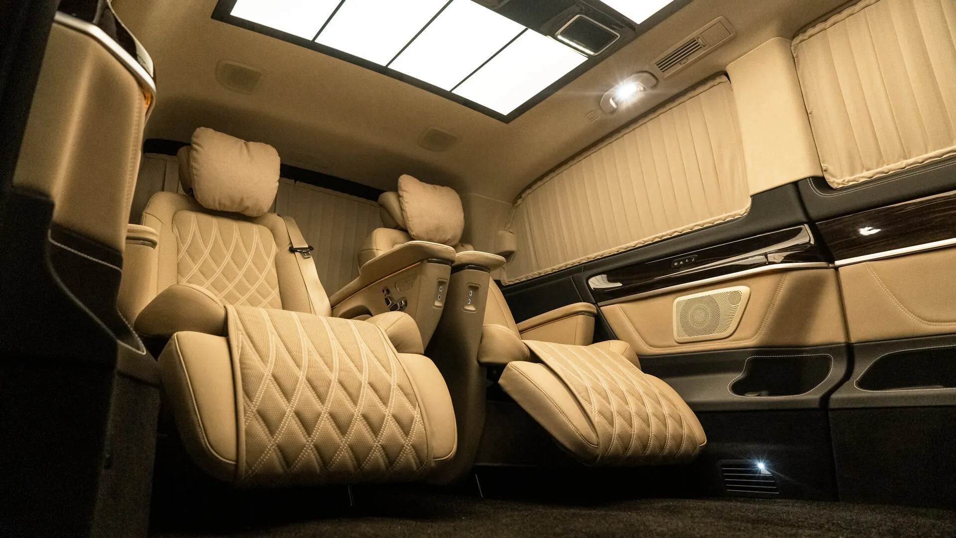 Mercedes-Benz V-Класс 300, Iii (W447) Рестайлинг 2023 фото 8