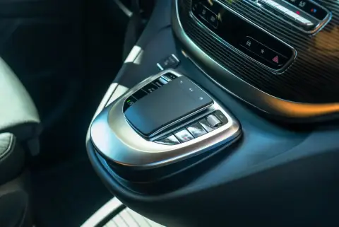 Mercedes-Benz V-Класс 300, Iii (W447) Рестайлинг 2023 — миниатюра 6