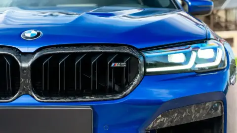 BMW M5, Vi (F90) Рестайлинг 2022 — миниатюра 2