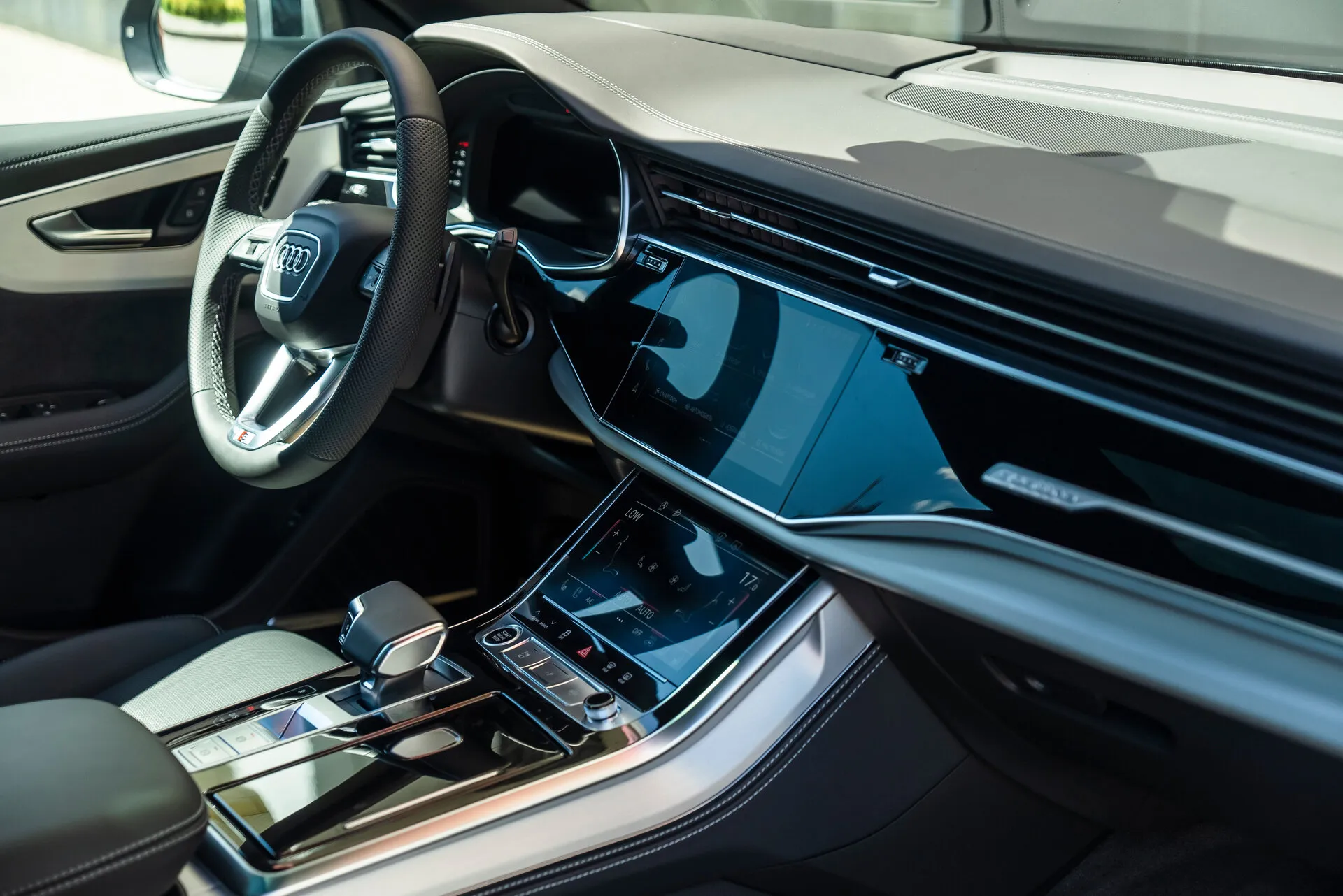 Audi Q8, I (4M) 2023 фото 10
