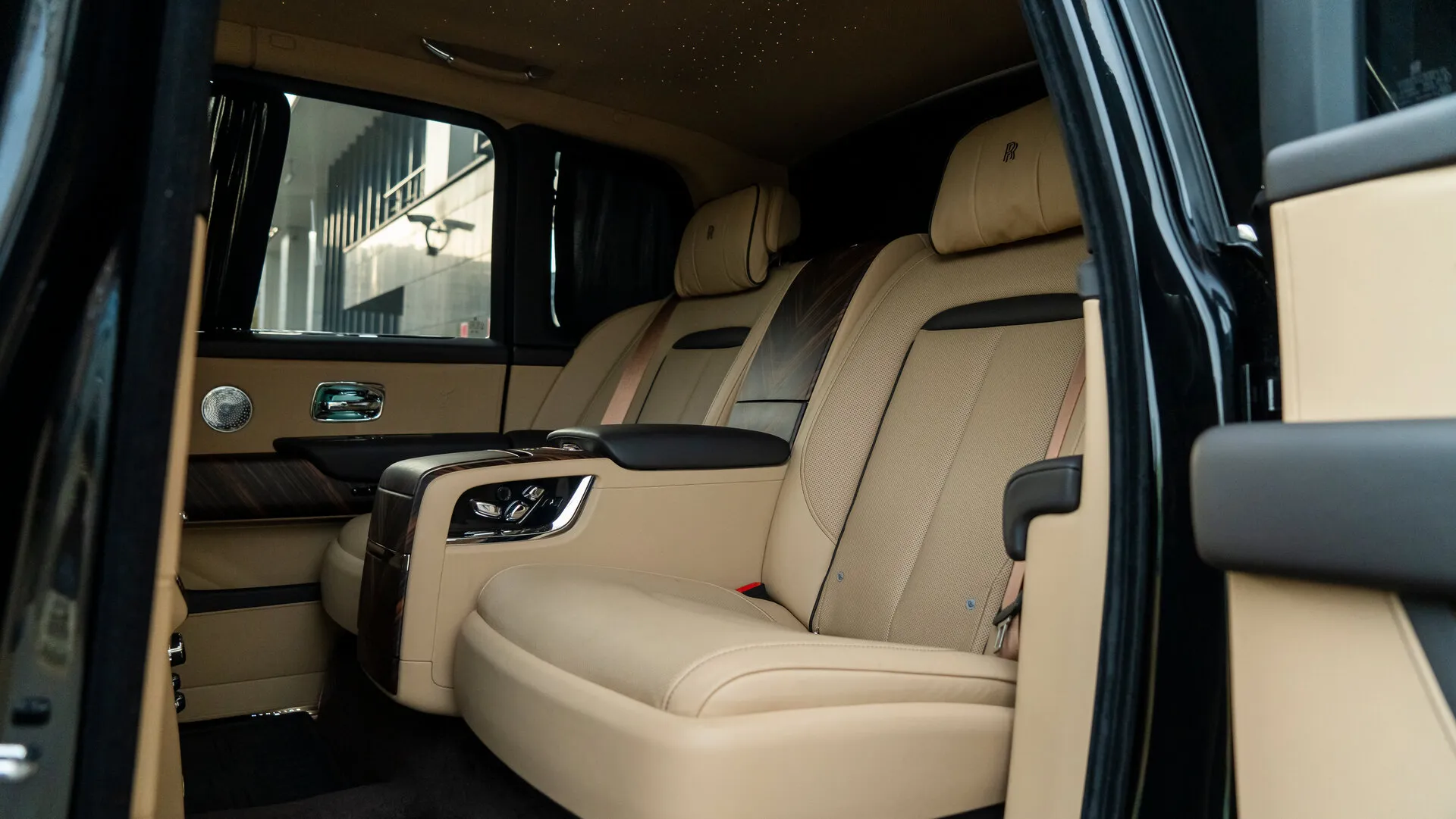 Rolls-Royce Cullinan, I 2021 фото 7