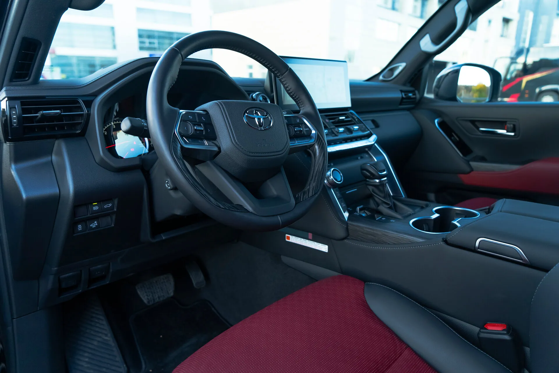 Toyota Land Cruiser, 300 Series 2022 фото 6