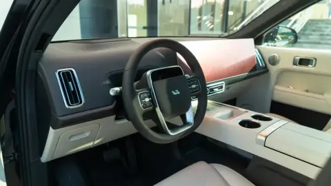 Li Auto L9, I 2023 — миниатюра 1