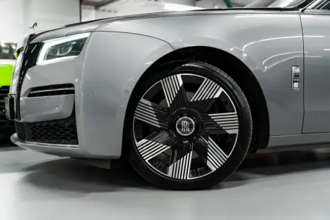 Rolls-Royce Ghost, Ii 2021 — миниатюра 1