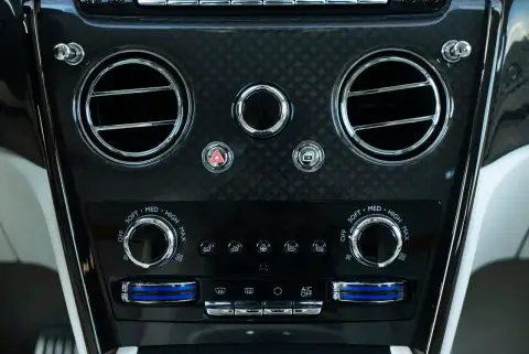 Rolls-Royce Cullinan Black Badge, I 2024 — миниатюра 3