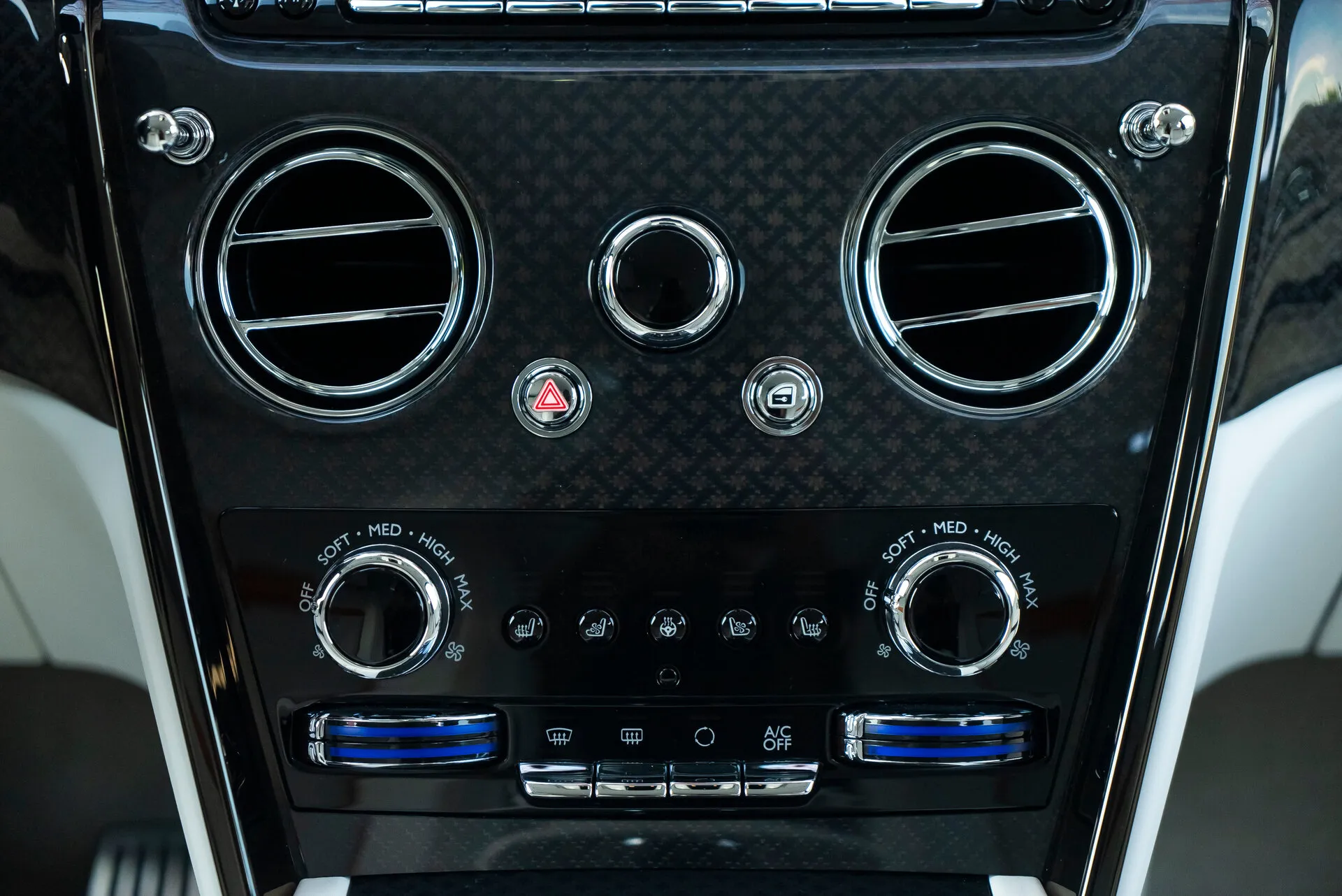 Rolls-Royce Cullinan Black Badge, I 2024 фото 3