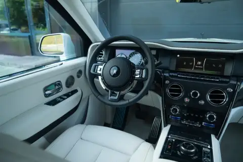 Rolls-Royce Cullinan Black Badge, I 2024 — миниатюра 6