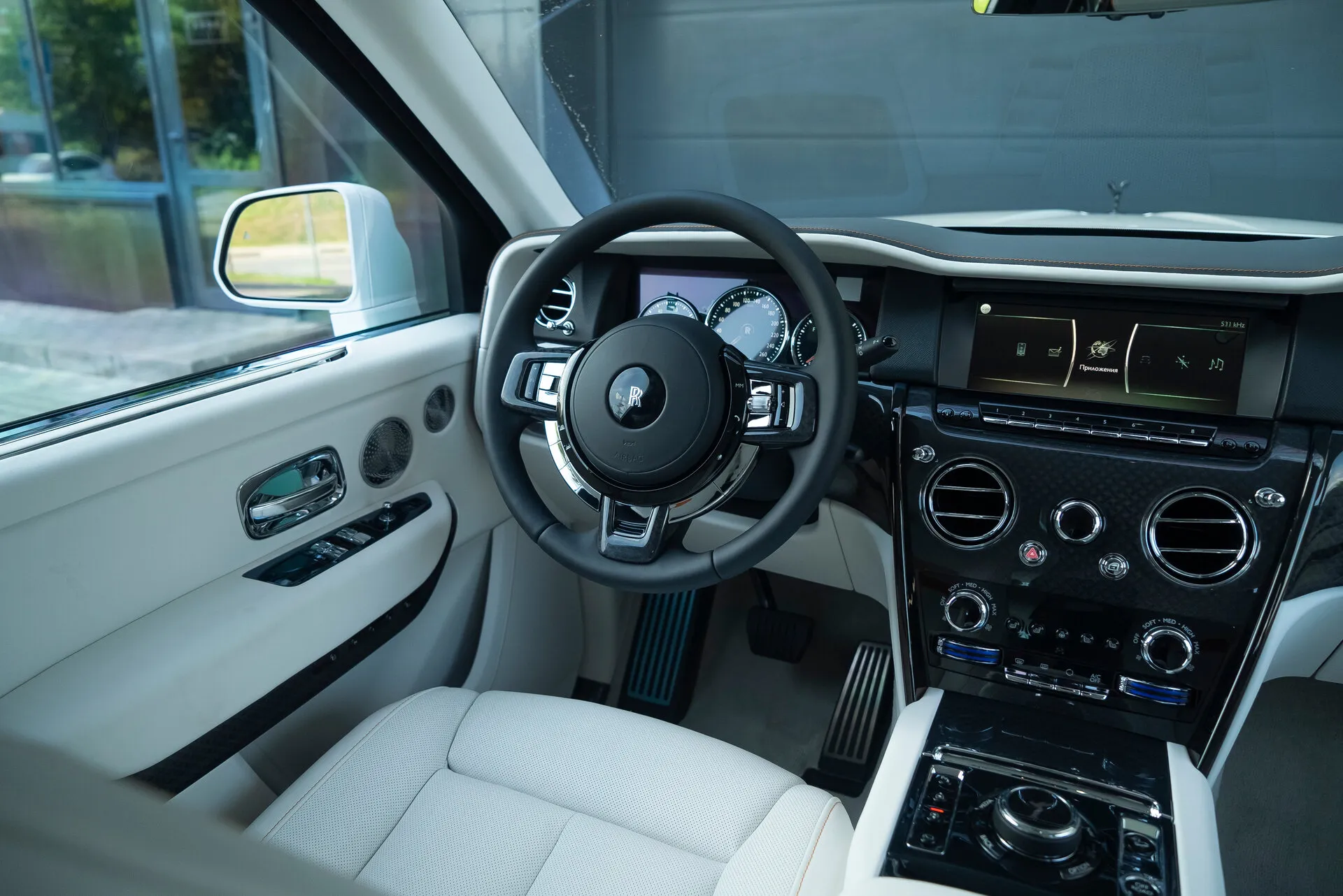Rolls-Royce Cullinan Black Badge, I 2024 фото 6