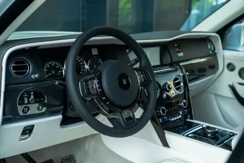 Rolls-Royce Cullinan Black Badge, I 2024 — миниатюра 8