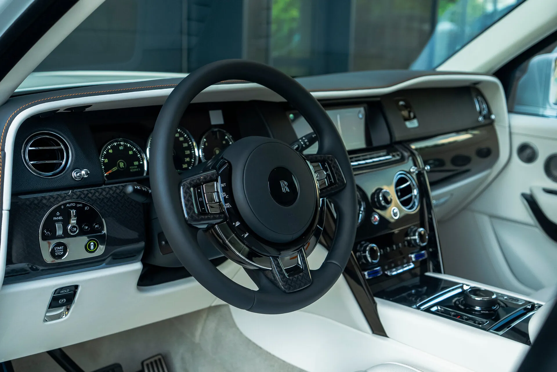 Rolls-Royce Cullinan Black Badge, I 2024 фото 8