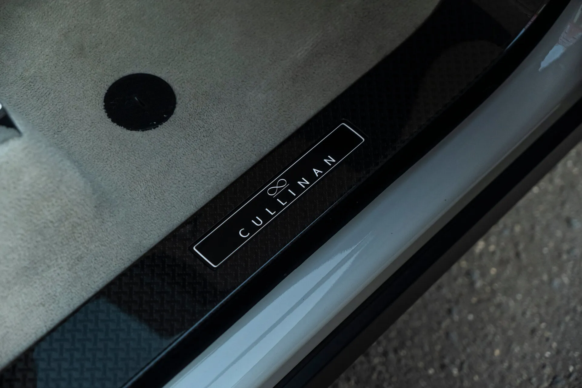 Rolls-Royce Cullinan Black Badge, I 2024 фото 9
