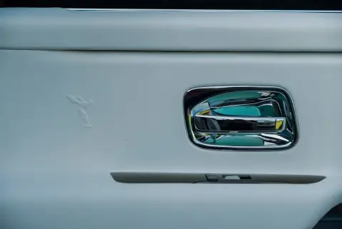 Rolls-Royce Cullinan Black Badge, I 2024 — миниатюра 10