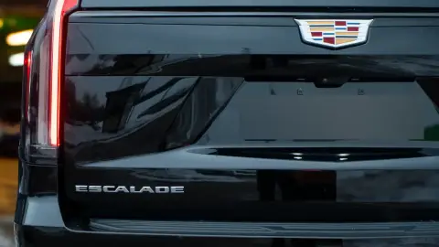 Cadillac Escalade, V 2022 — миниатюра 10