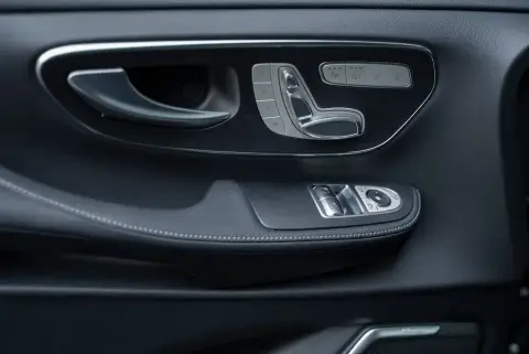 Mercedes-Benz V-Класс 300, Iii (W447) Рестайлинг 2022 — миниатюра 9