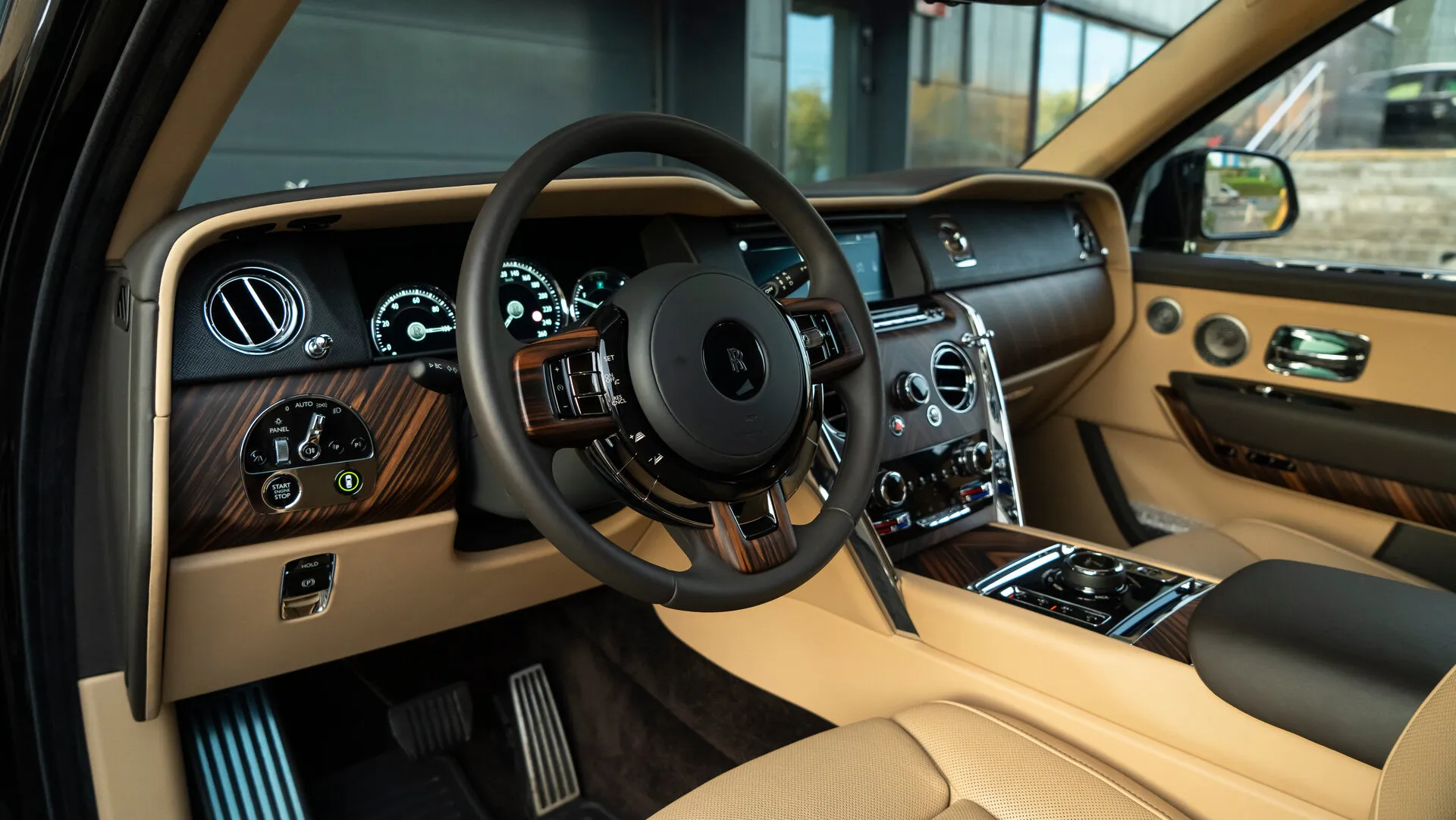 Rolls-Royce Cullinan, I 2023 фото 7