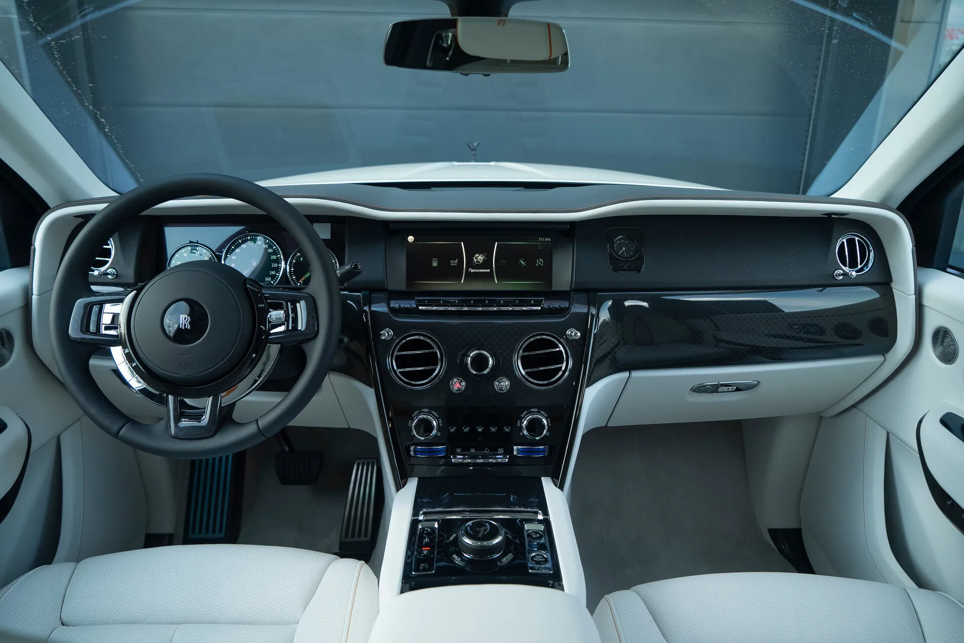 Rolls-Royce Cullinan Black Badge, I 2024 фото 4