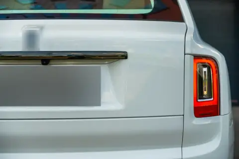 Rolls-Royce Cullinan Black Badge, I 2024 — миниатюра 5