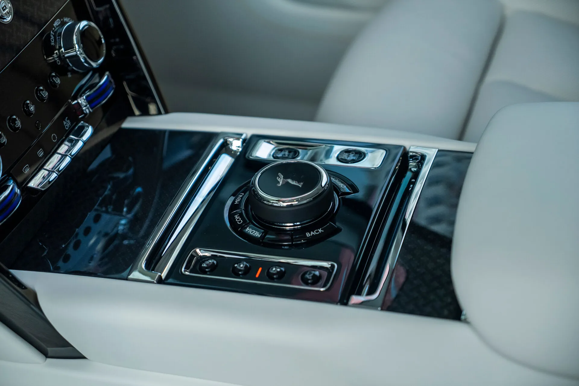 Rolls-Royce Cullinan Black Badge, I 2024 фото 7