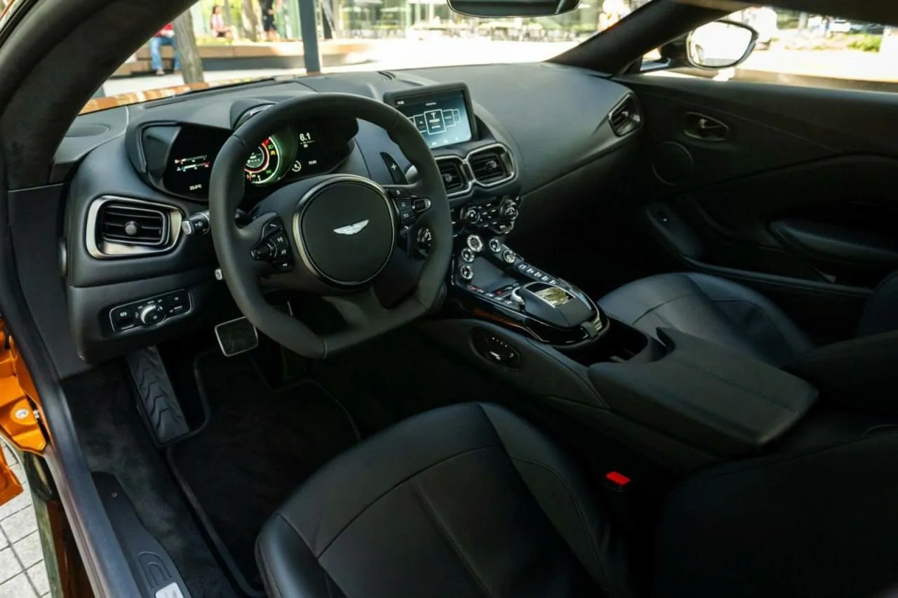 Aston Martin V8 Vantage, Iv 2023 фото 2