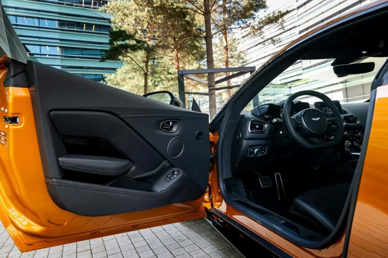 Aston Martin V8 Vantage, Iv 2023 фото 8