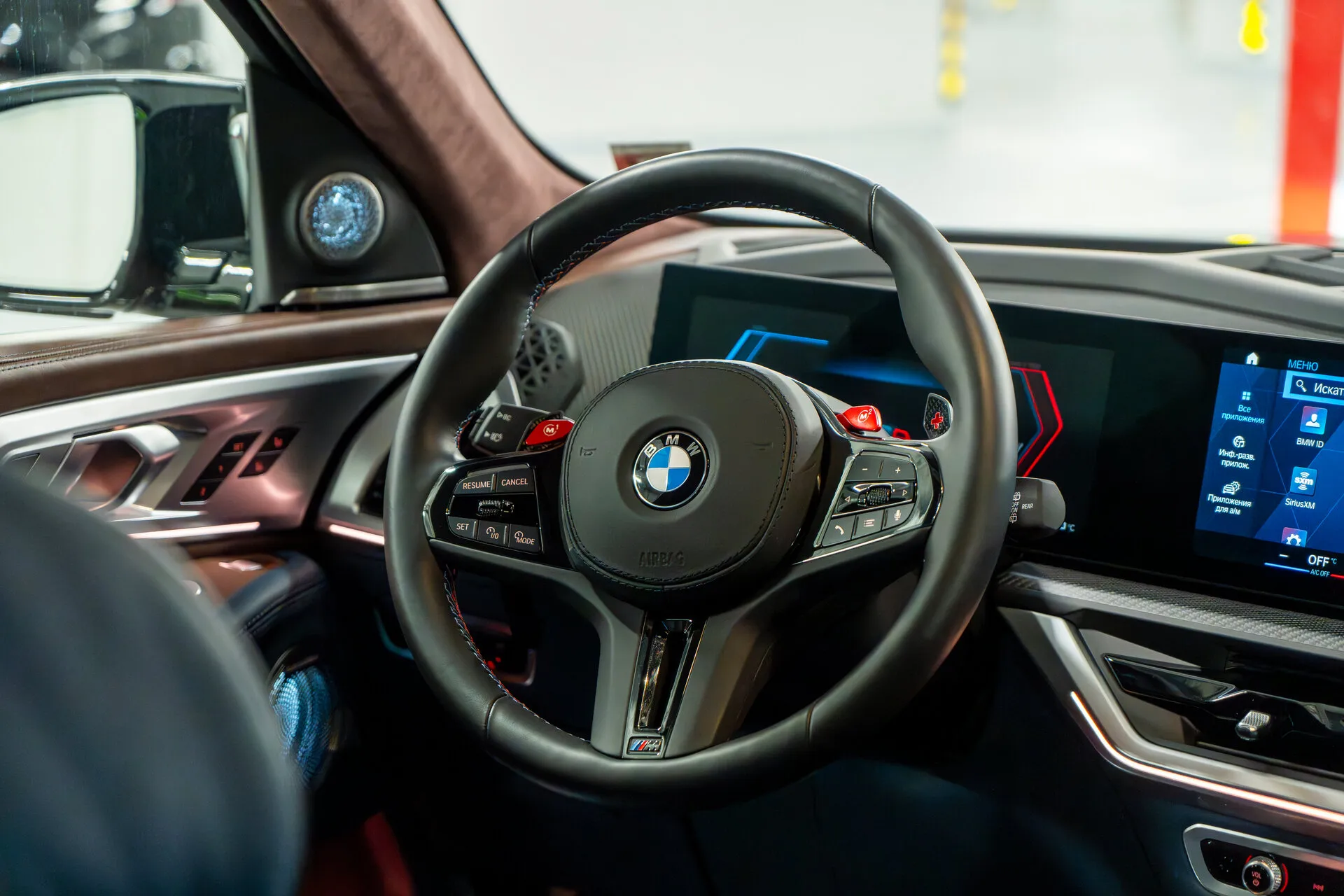 BMW Xm, I 2023 фото 6