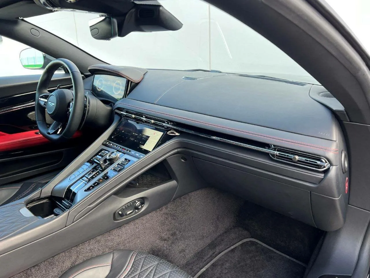 Aston Martin DB12, I 2025