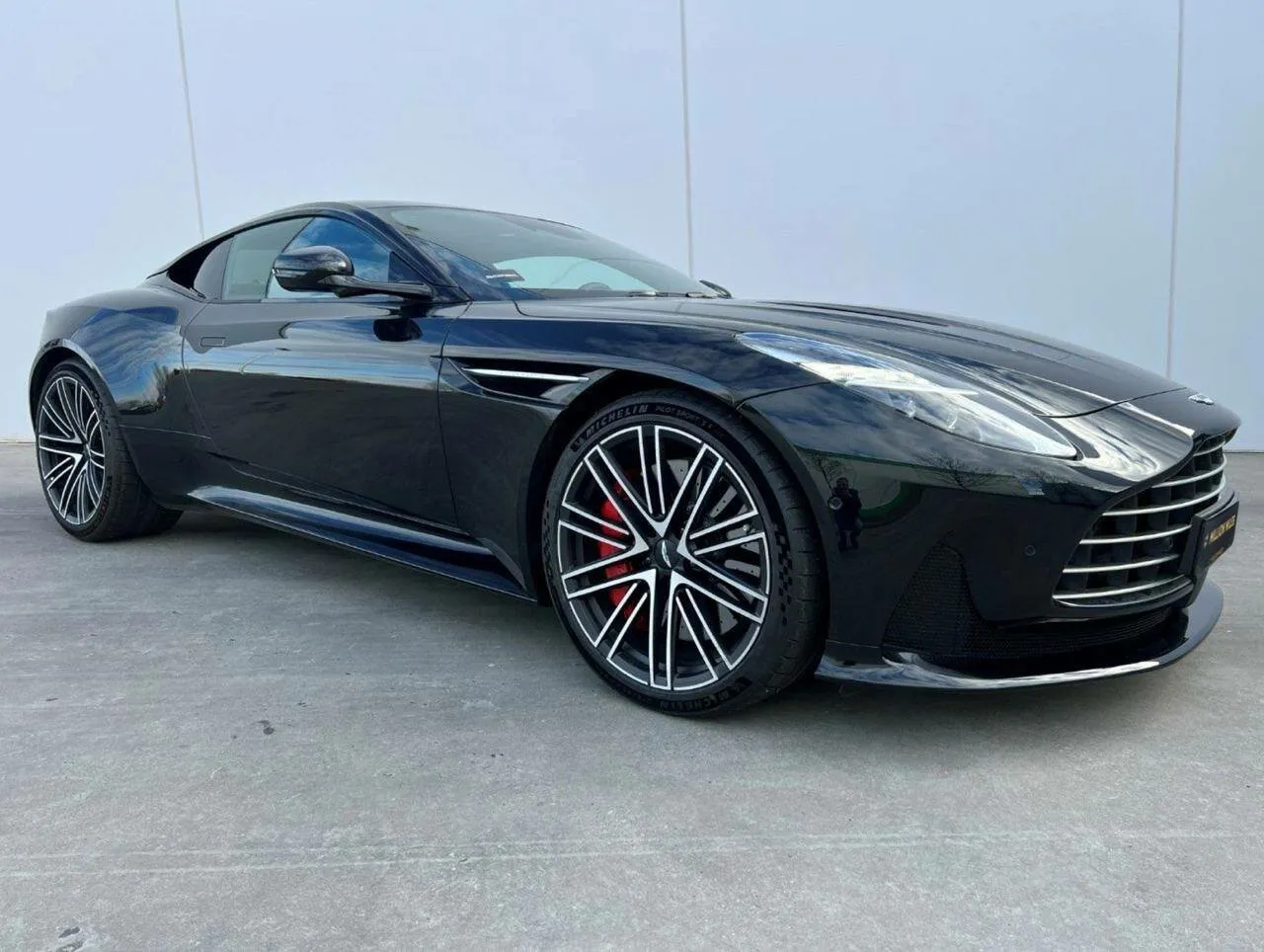 Aston Martin DB12, I 2025 фото 2