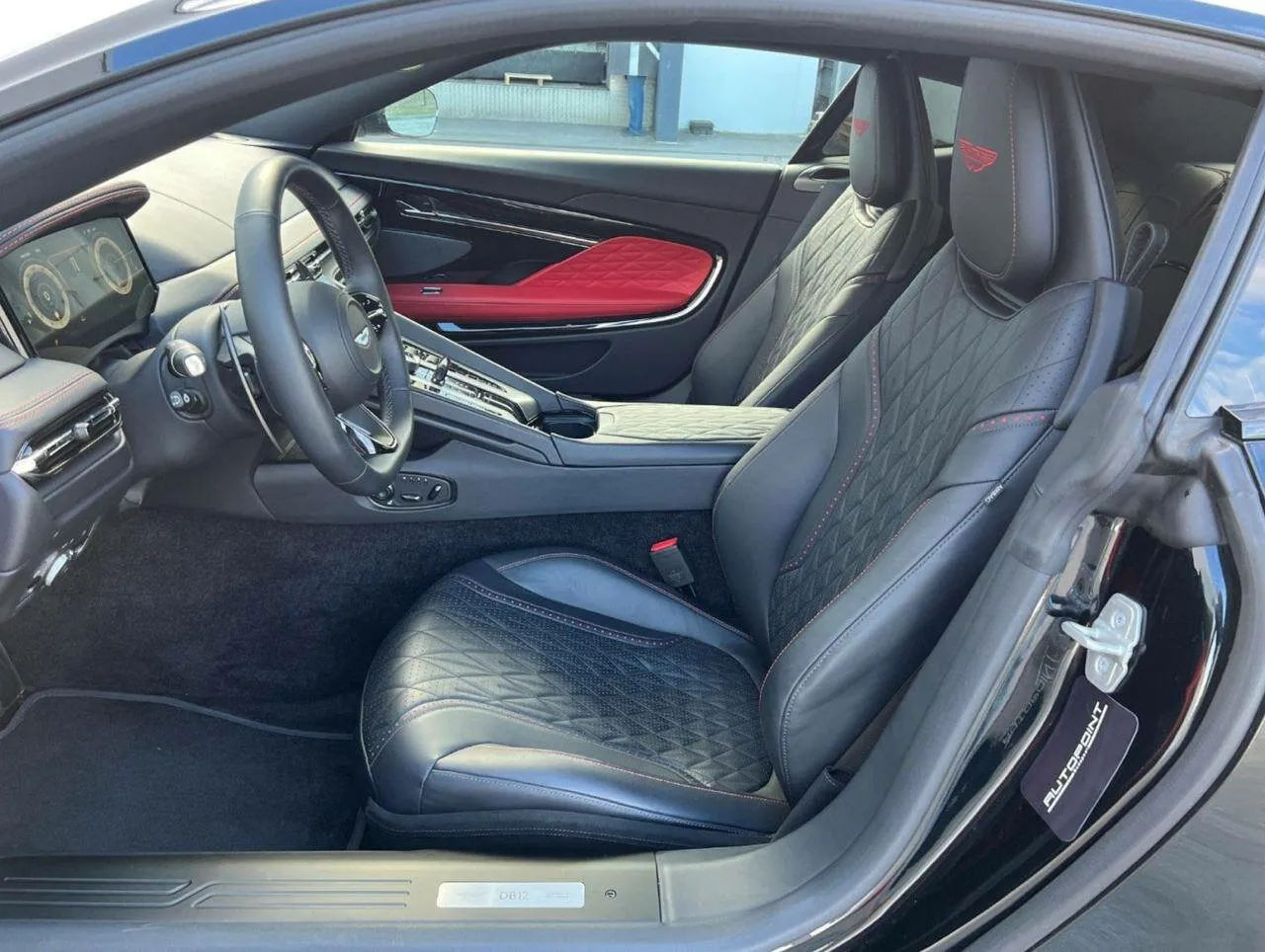 Aston Martin DB12, I 2025 фото 3