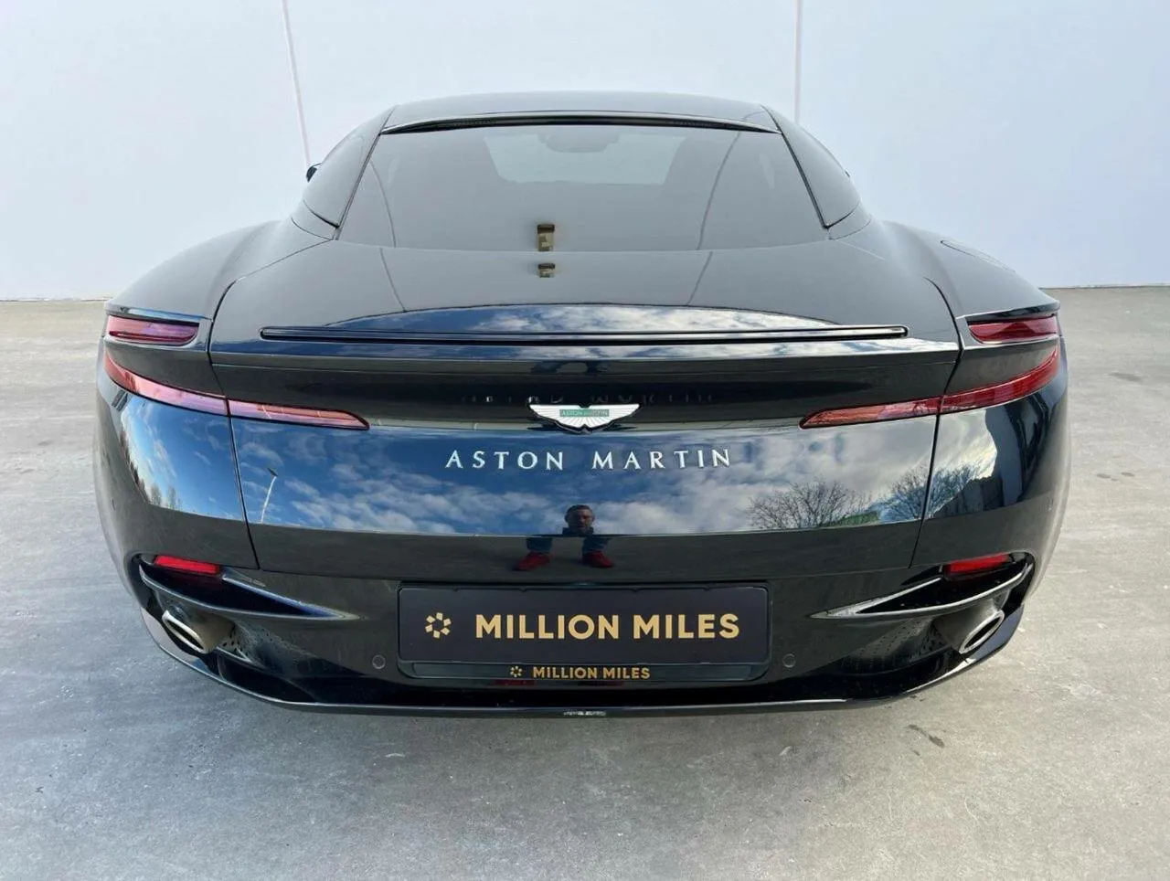 Aston Martin DB12, I 2025 фото 5