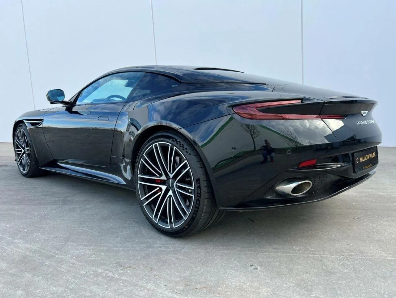 Aston Martin DB12, I 2025 фото 6