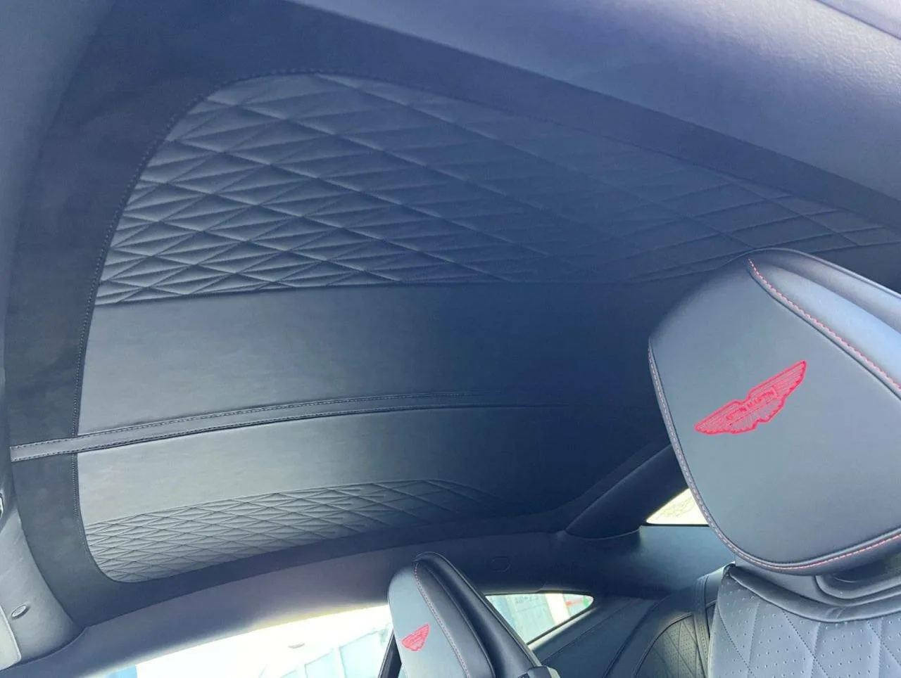 Aston Martin DB12, I 2025 фото 7