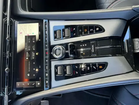Aston Martin DB12, I 2025 — миниатюра 8