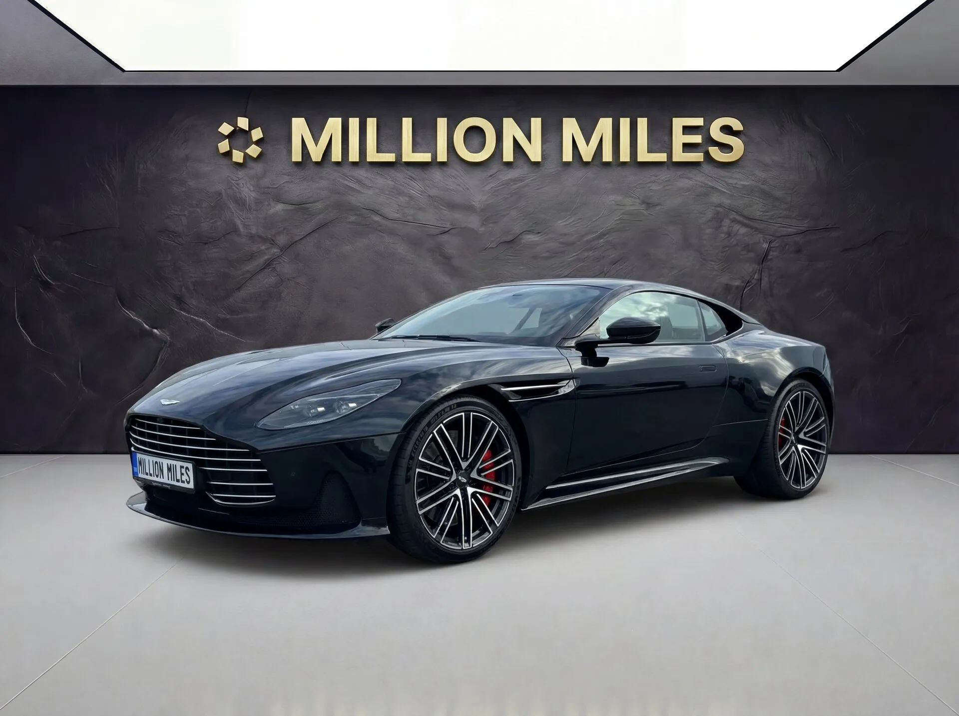 Aston Martin DB12, I 2025 фото 10