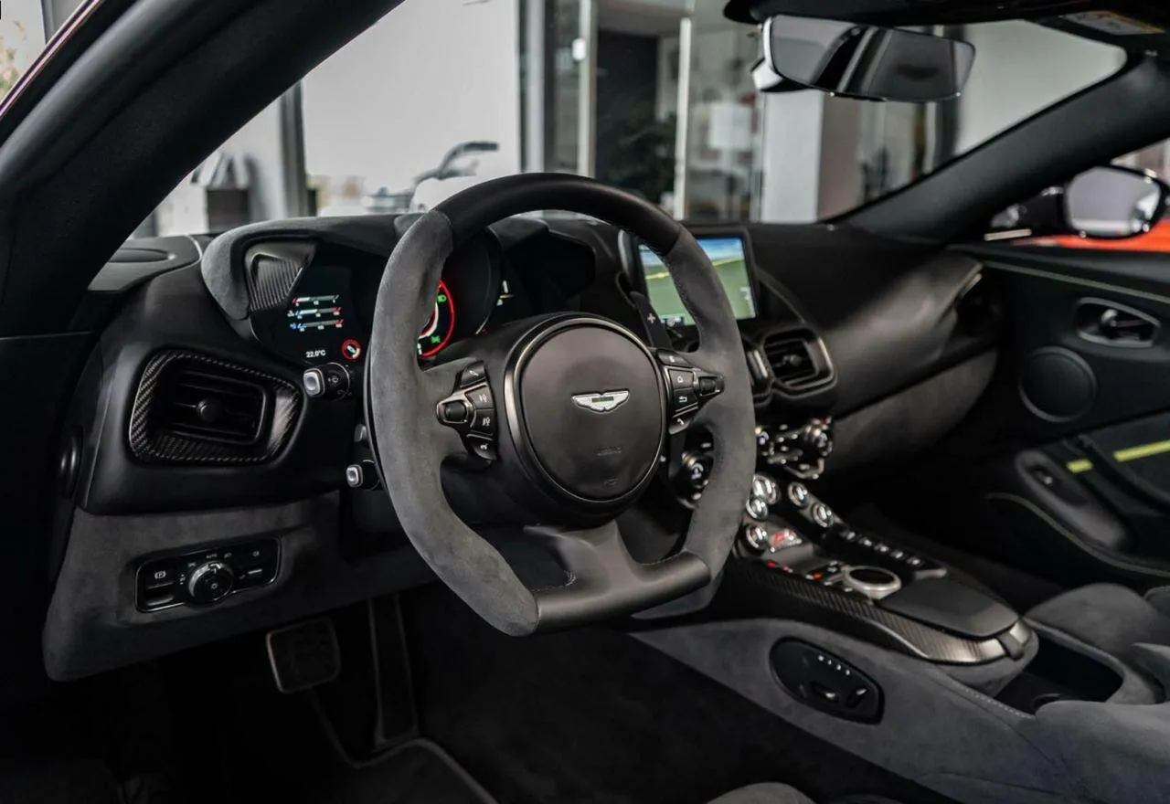 Aston Martin V8 Vantage, Iv 2024 фото 6