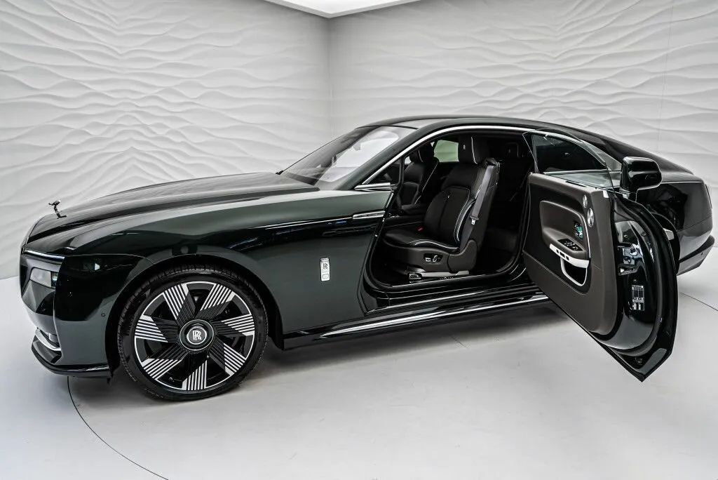 Rolls-Royce Spectre, I 2024 фото 5