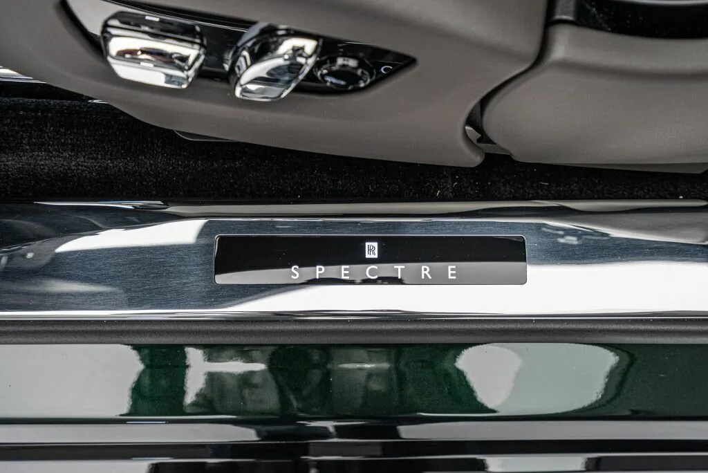 Rolls-Royce Spectre, I 2024 фото 9