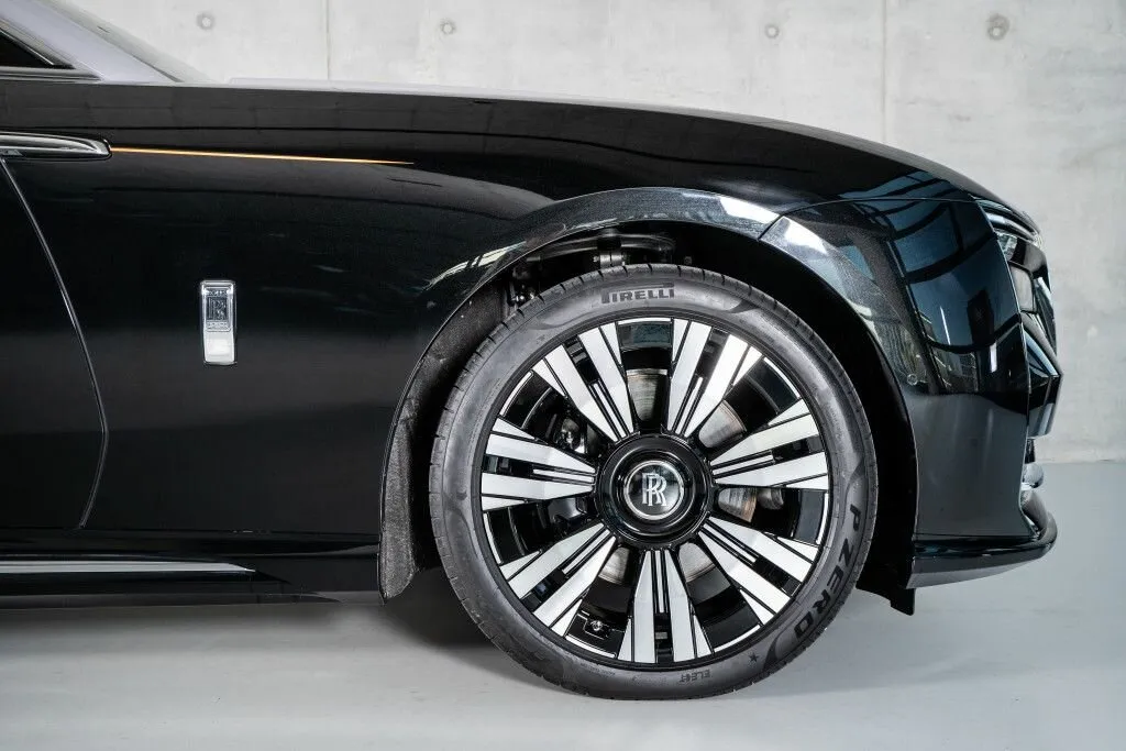 Rolls-Royce Spectre, I 2024 фото 6