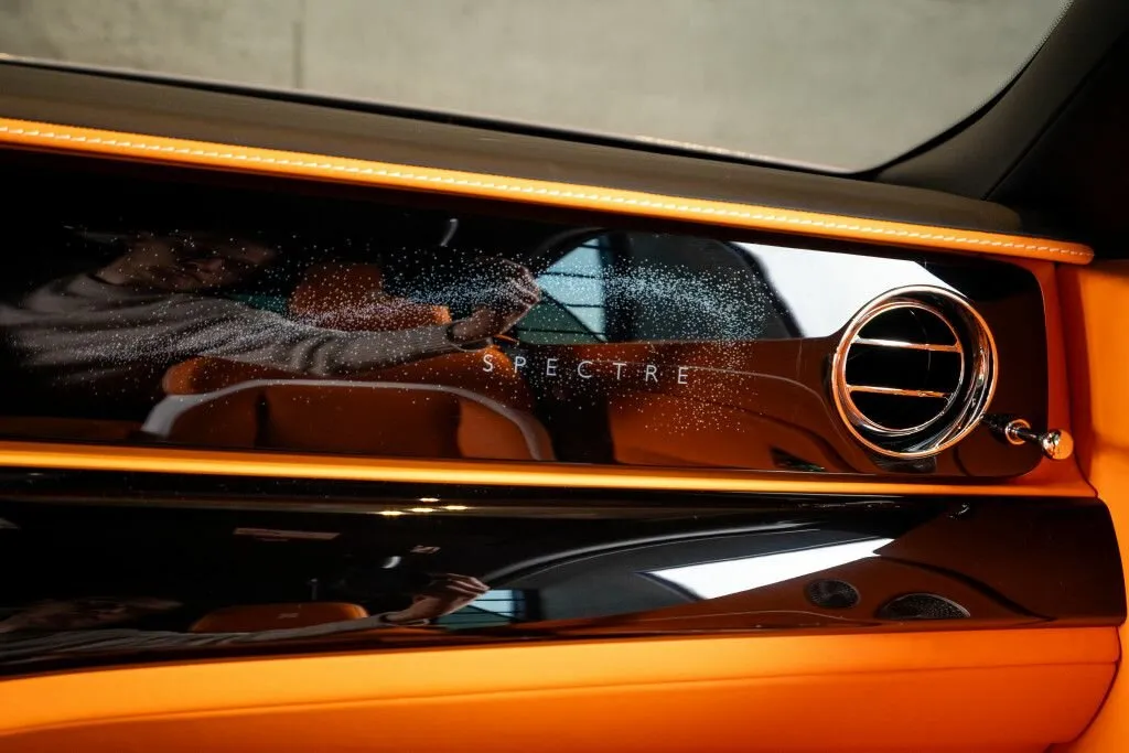Rolls-Royce Spectre, I 2024 фото 7