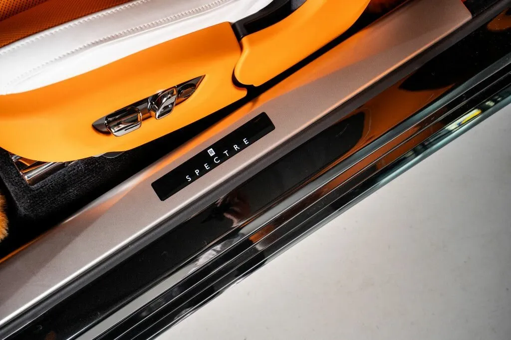 Rolls-Royce Spectre, I 2024 фото 8