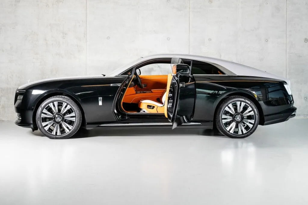 Rolls-Royce Spectre, I 2024 фото 10