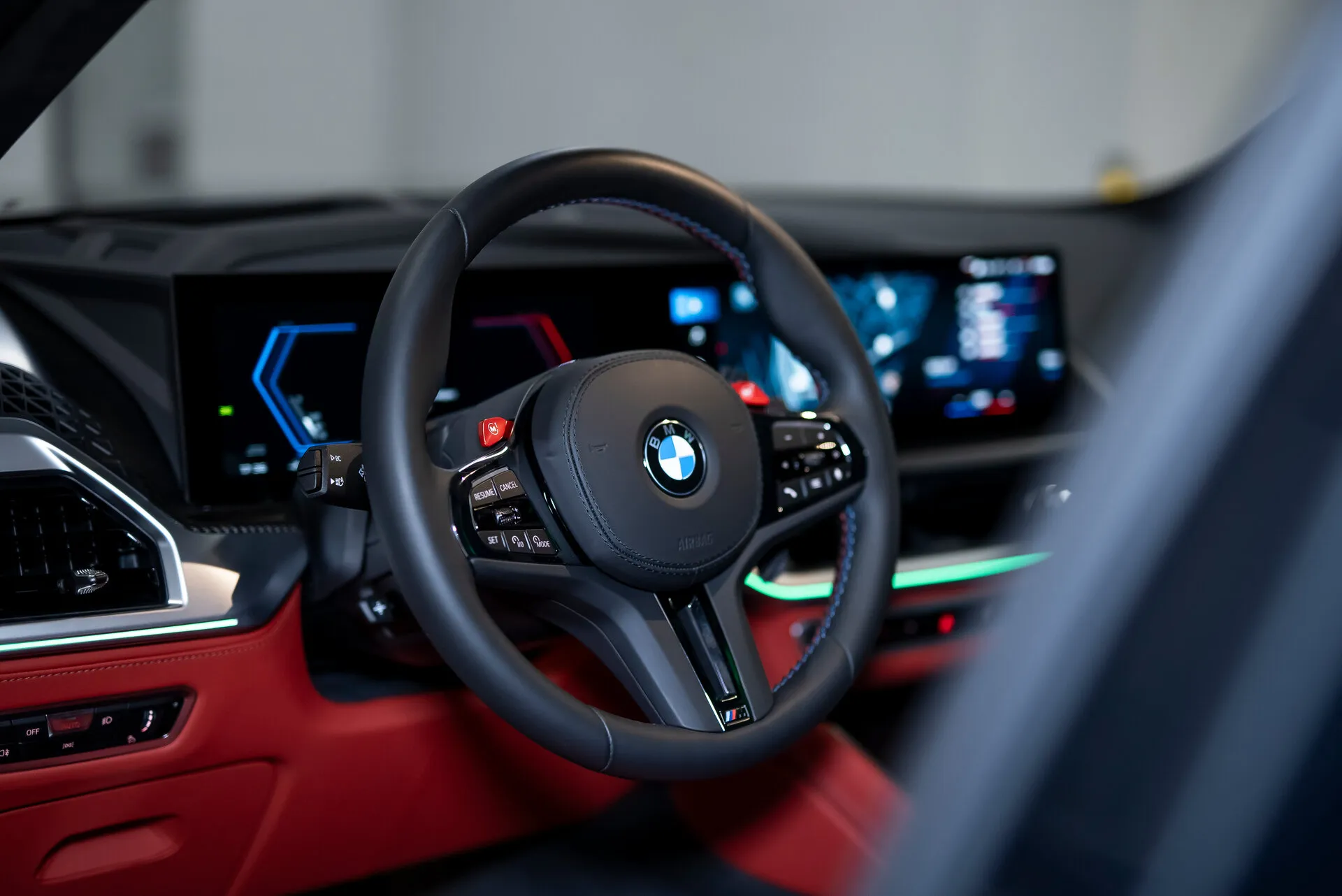BMW Xm, I 2023 фото 9