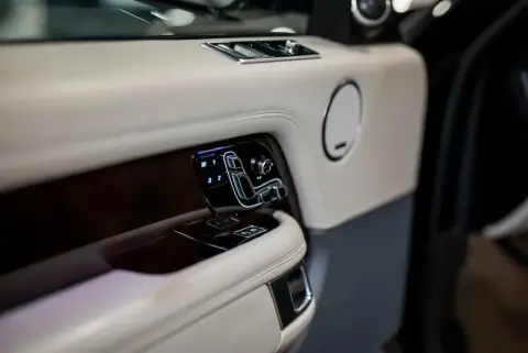 Land Rover Range Rover, Iv Рестайлинг 2020 — миниатюра 1