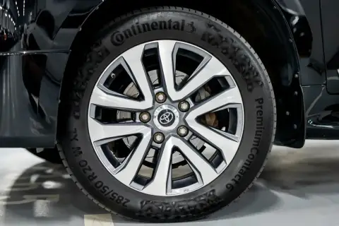 Toyota Land Cruiser, 200 Series Рестайлинг 2 2018 — миниатюра 1