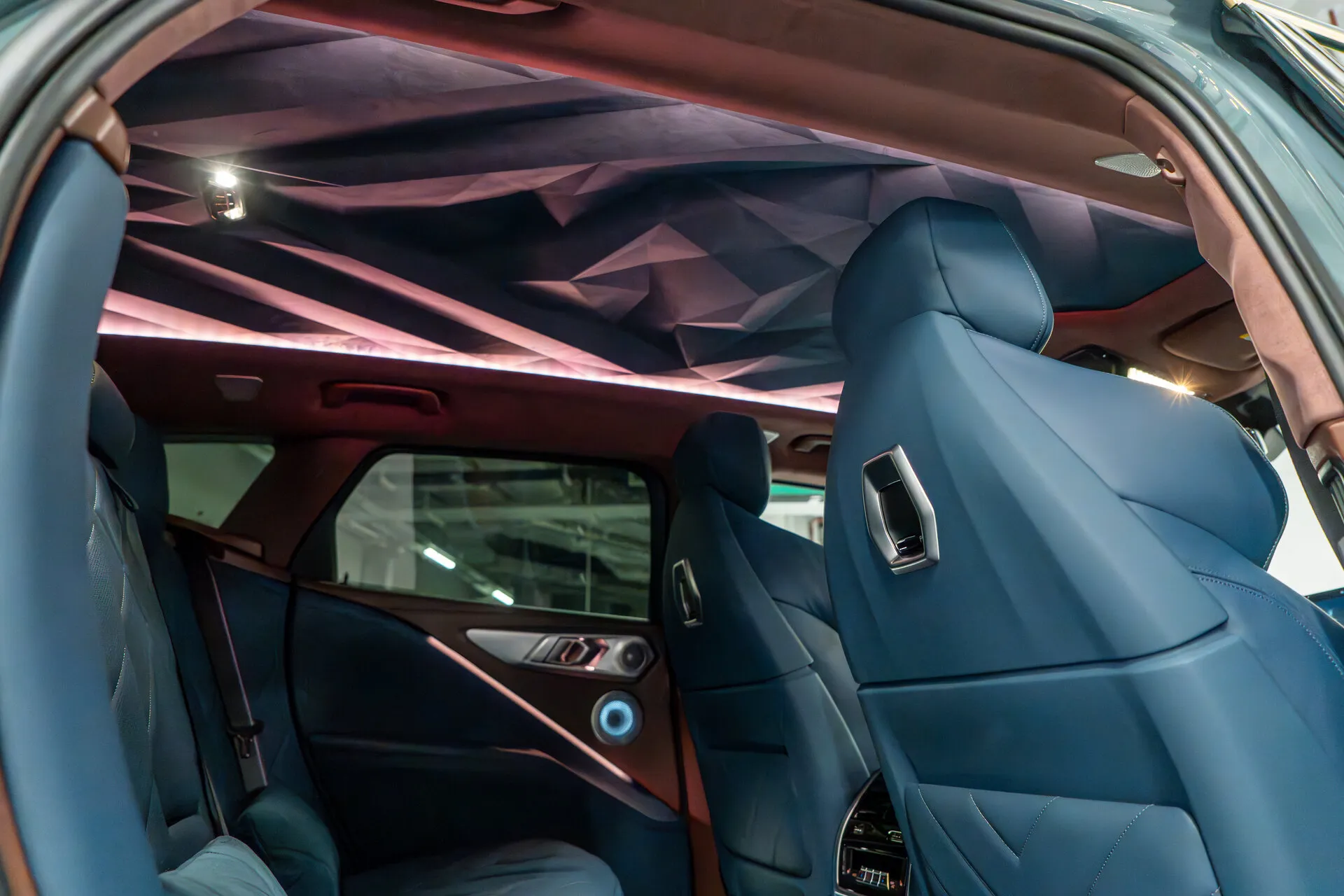 BMW Xm, I 2023 фото 3