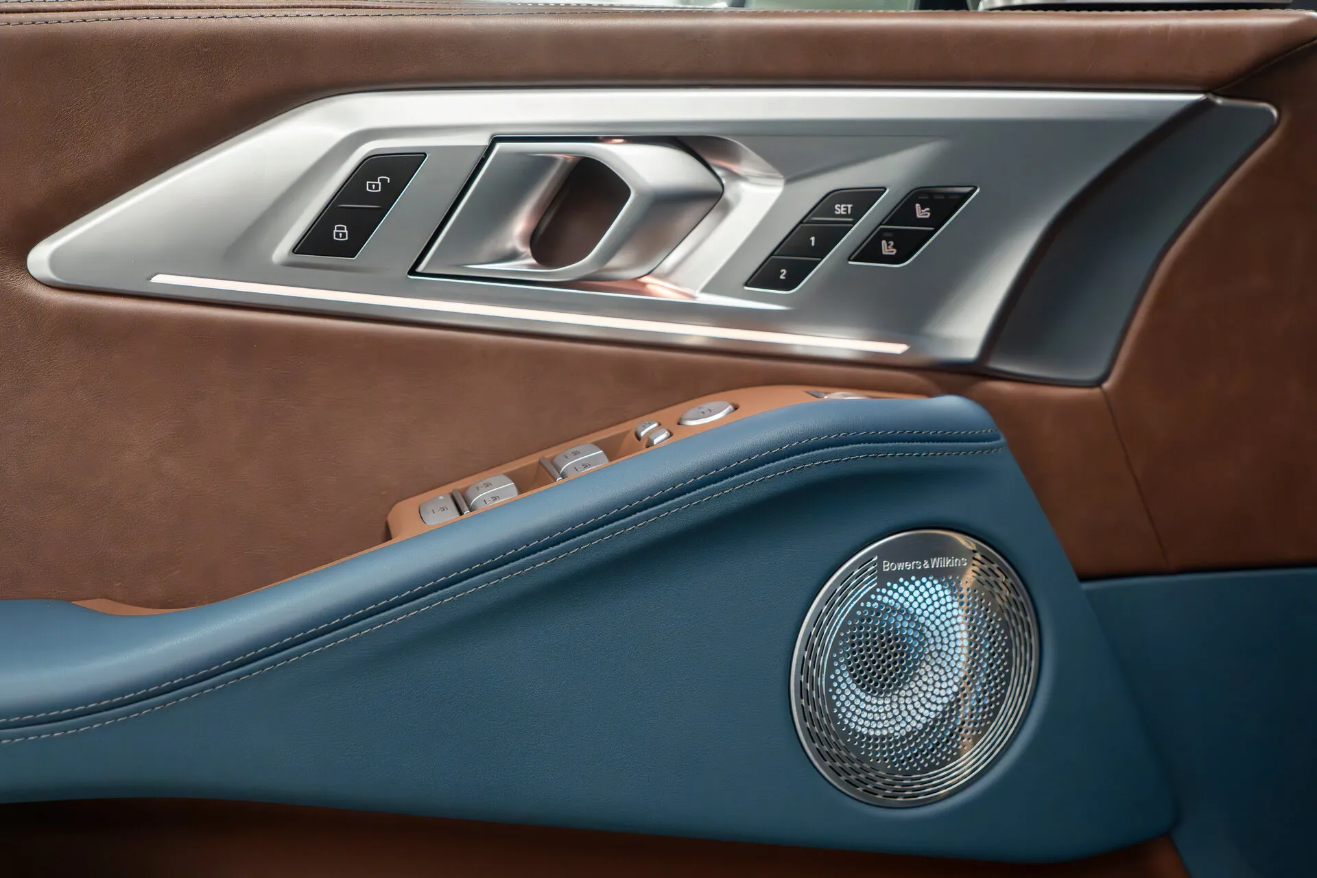 BMW Xm, I 2023 фото 9