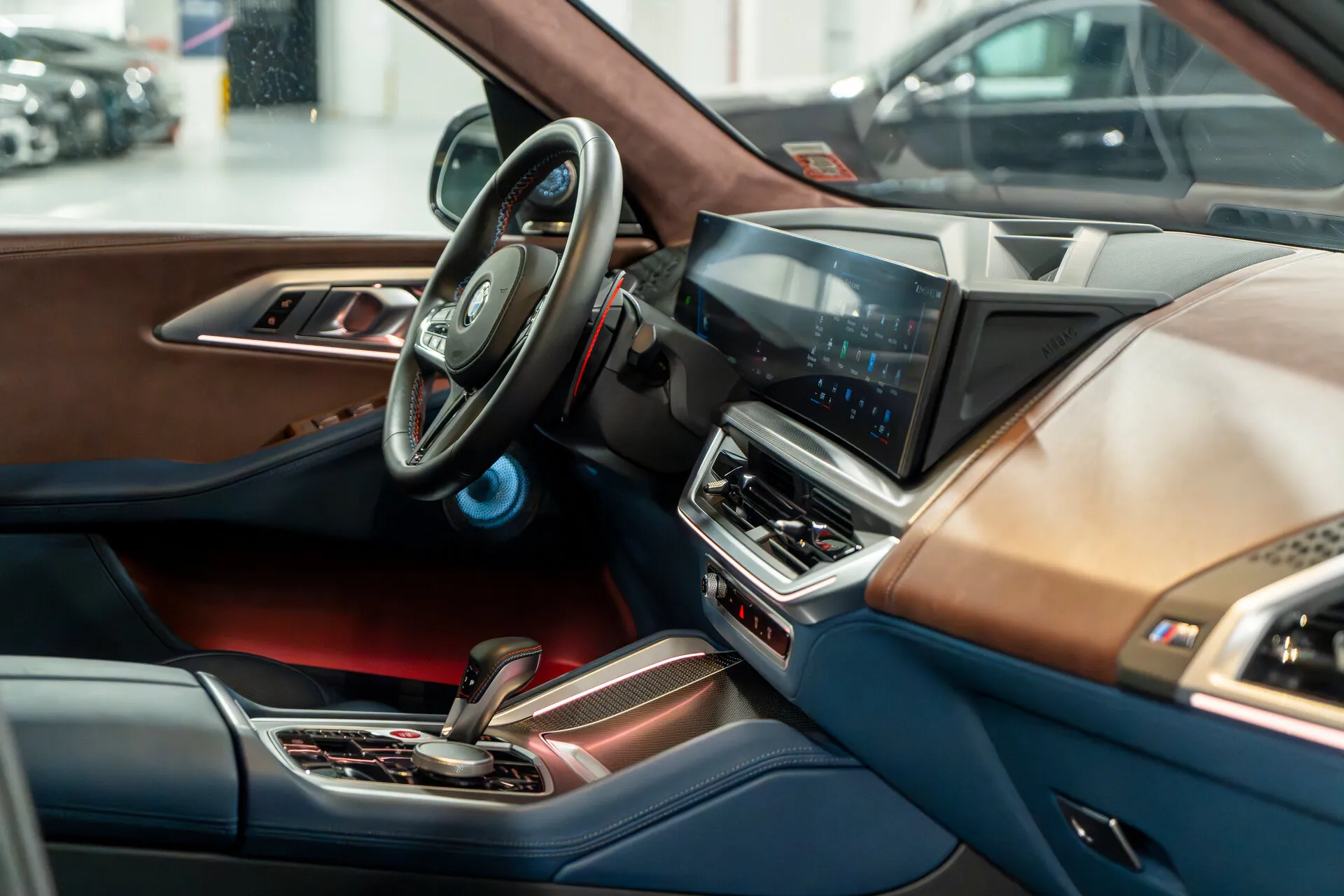 BMW Xm, I 2023 фото 10