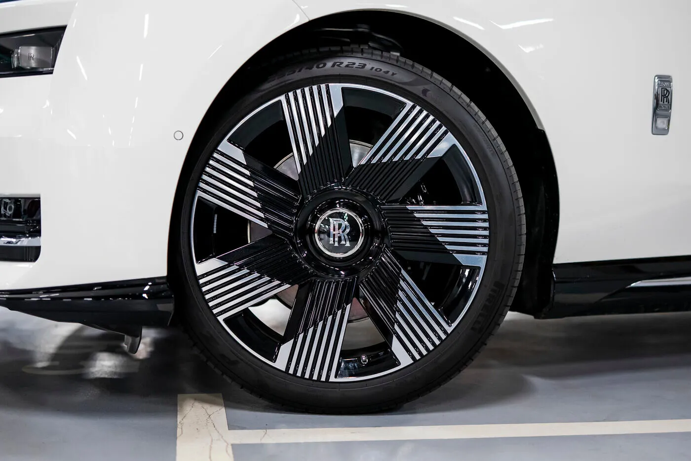 Rolls-Royce Spectre, I 2024 фото 2