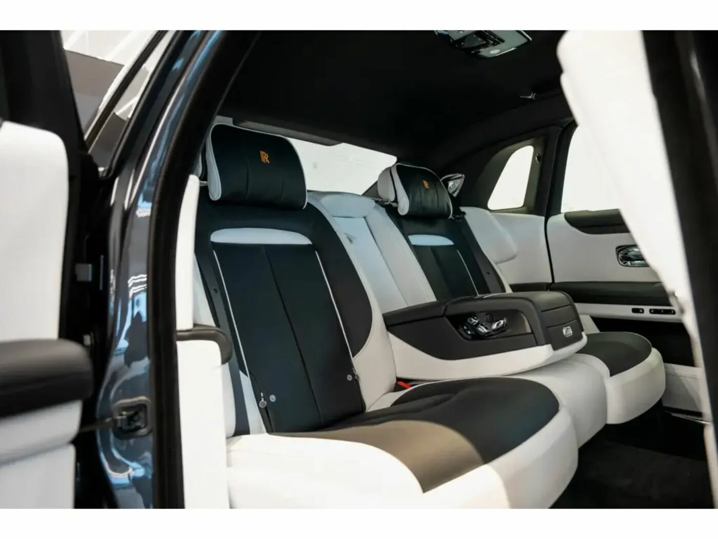 Rolls-Royce Ghost Black Badge, Ii 2024 фото 4